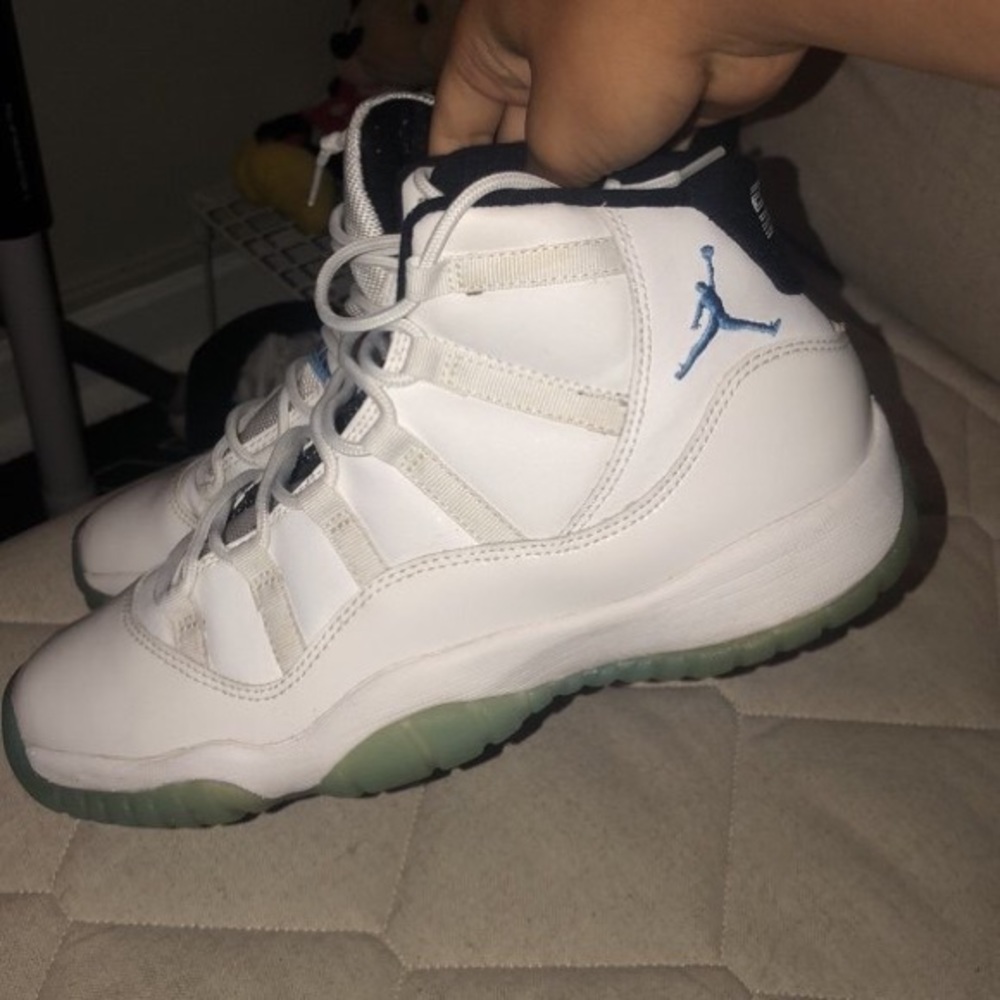 Air Jordan 11 Legend Blues